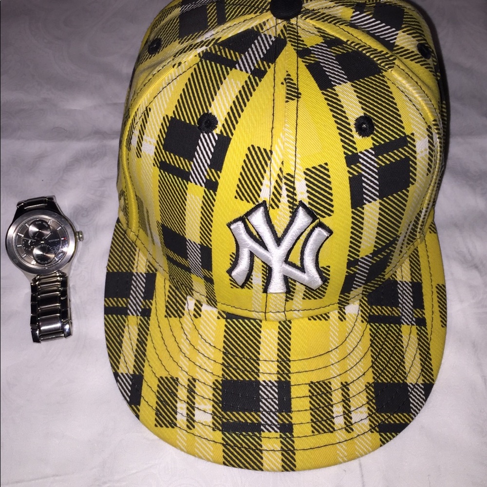 🔥🔥 Yellow and Black Plad SnapBack Fitted 🔥🔥
